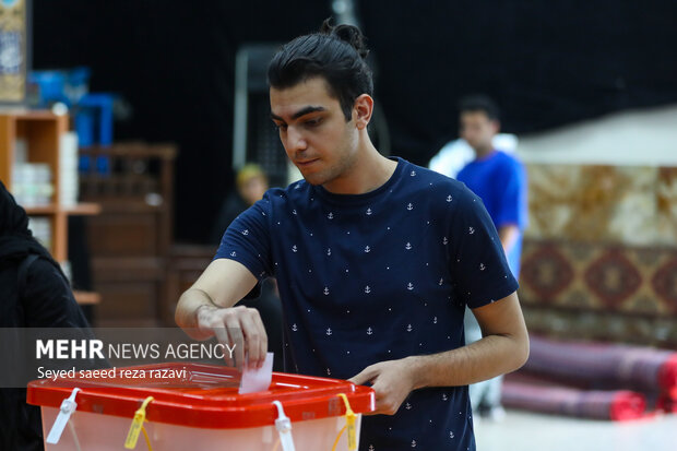 انتخابات مرحله دوم چهاردهمین دوره ریاست جمهوری در مسجد صادقیه 20