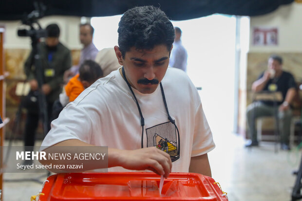 انتخابات مرحله دوم چهاردهمین دوره ریاست جمهوری در مسجد صادقیه 21