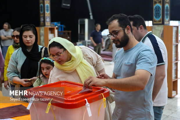 انتخابات مرحله دوم چهاردهمین دوره ریاست جمهوری در مسجد صادقیه 23