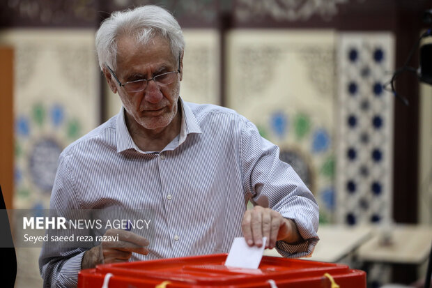 انتخابات مرحله دوم چهاردهمین دوره ریاست جمهوری در مسجد صادقیه 24