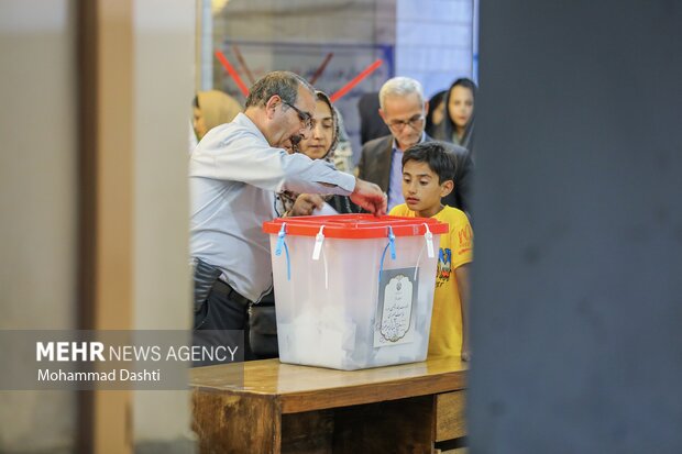 ساعات پایانی دور دوم چهاردهمین انتخابات ریاست جمهوری در اردبیل