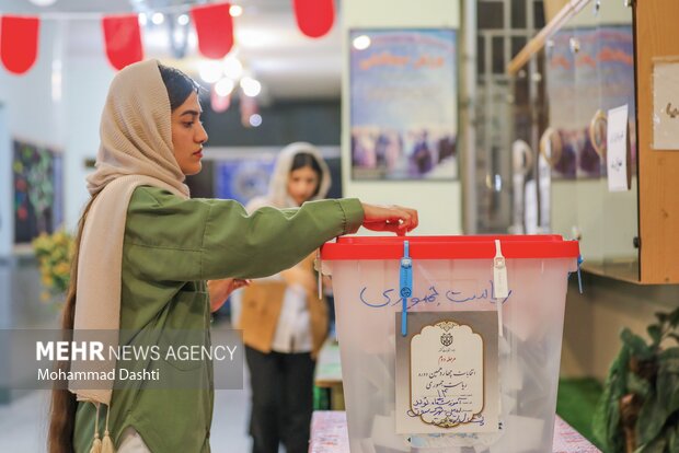 ساعات پایانی دور دوم چهاردهمین انتخابات ریاست جمهوری در اردبیل