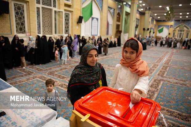 ساعات پایانی دور دوم چهاردهمین انتخابات ریاست جمهوری درقزوین