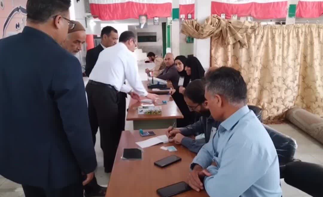 حضور مردم خوسف در شعب اخذ رای در ساعت اولیه انتخابات