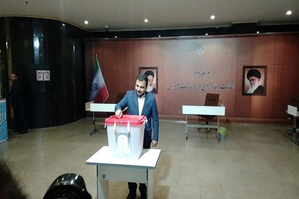 İran'da cumhurbaşkanlığı seçimleri başladı