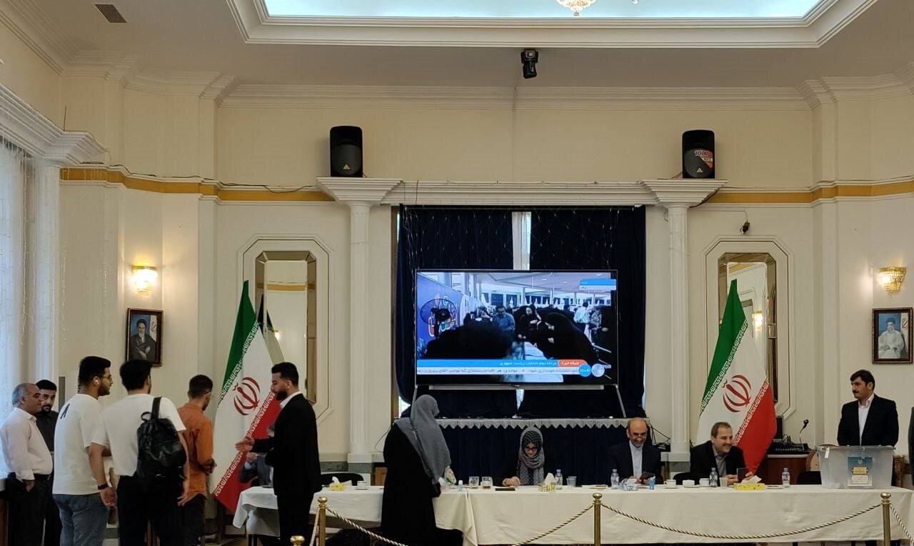 حضور ایرانیان مقیم روسیه در سفارت ایران در مسکو