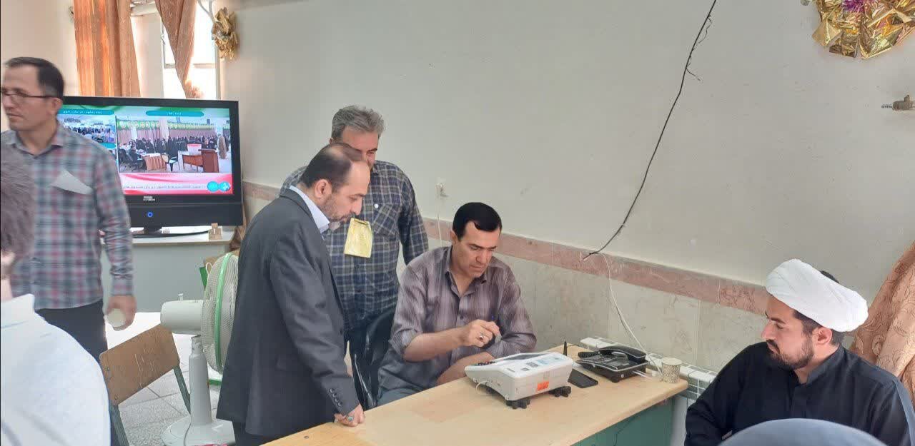 حضور فرماندار همدان در شعب اخذ رأی