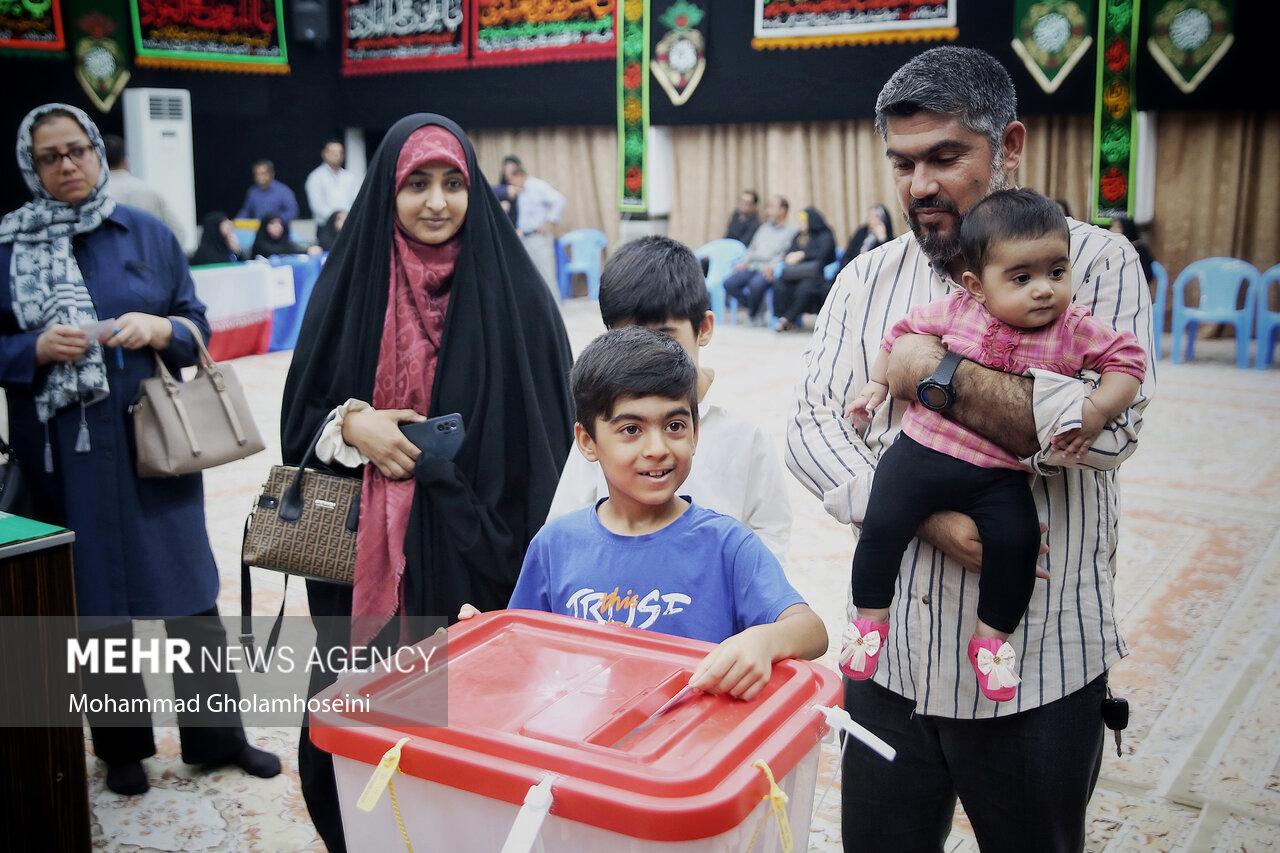 افزایش مشارکت بوشهریها/ رایگیری بهصورت زمینی، دریایی و هوایی