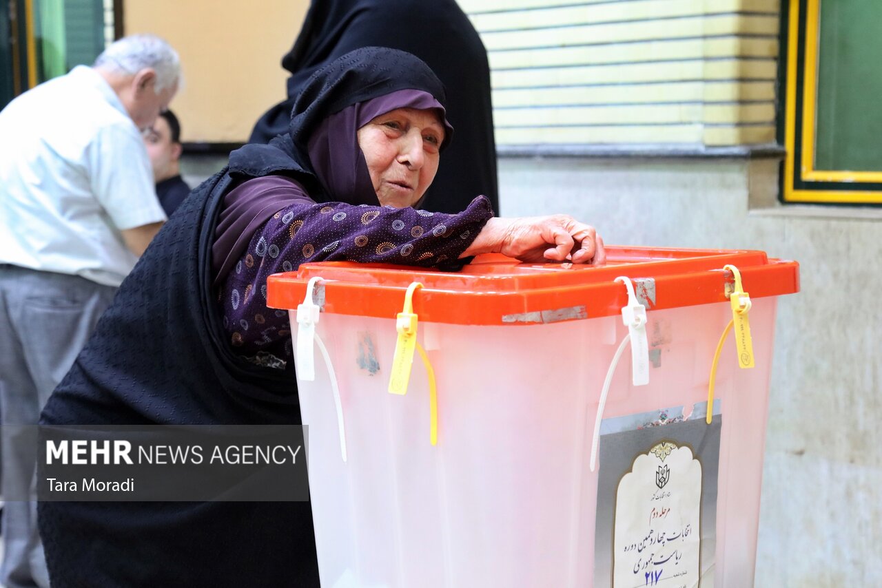 حماسه حضور در آذر بایجان شرقی/ صف های حضور شکل گرفت