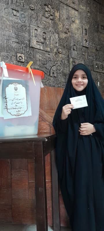 حضور پر شور مردم بروجرد در پای صندوقهای رأی