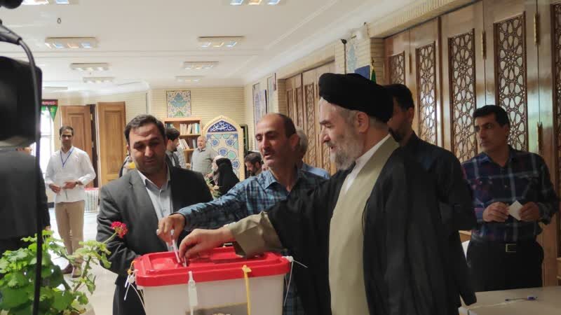 حضور پر شور مردم بروجرد در پای صندوقهای رأی