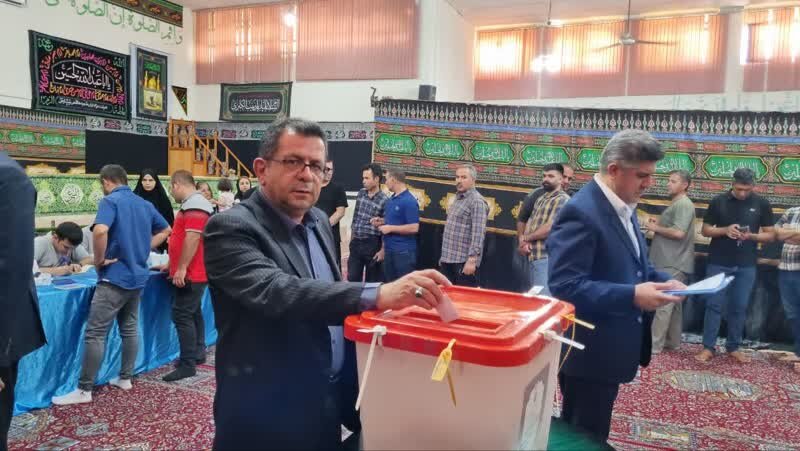 مشارکت مردم بیانگر داشتن بصیرت/صف کردستانی‌ها در شعبات رای