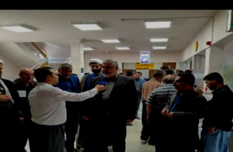 مشارکت مردم بیانگر داشتن بصیرت/صف کردستانیها در شعبات رای