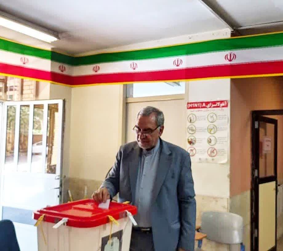 عین اللهی رای خود را به صندوق انداخت