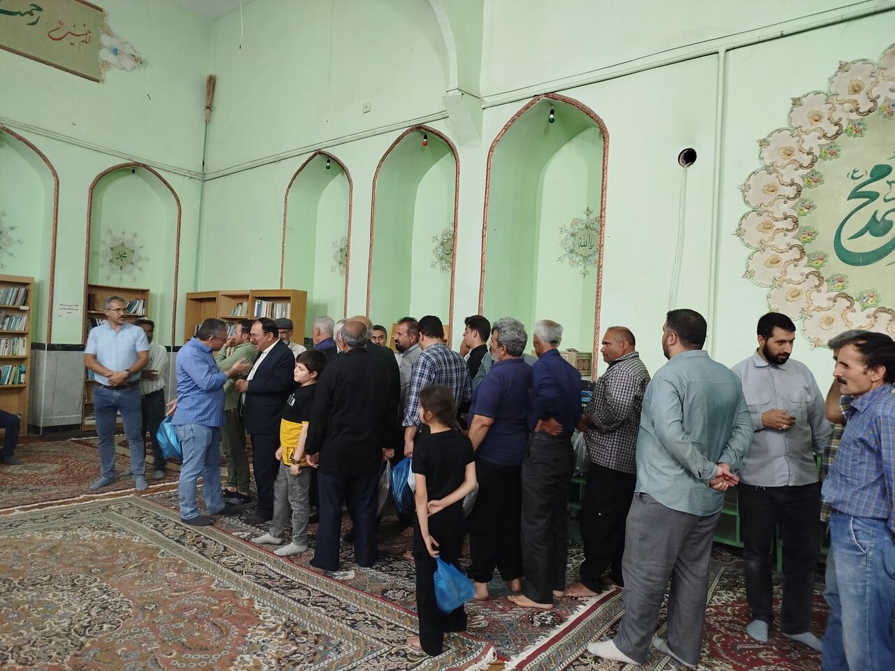 مردم بجنورد برای اخذ رای در مسجد انقلاب بجنورد حاضر شدند