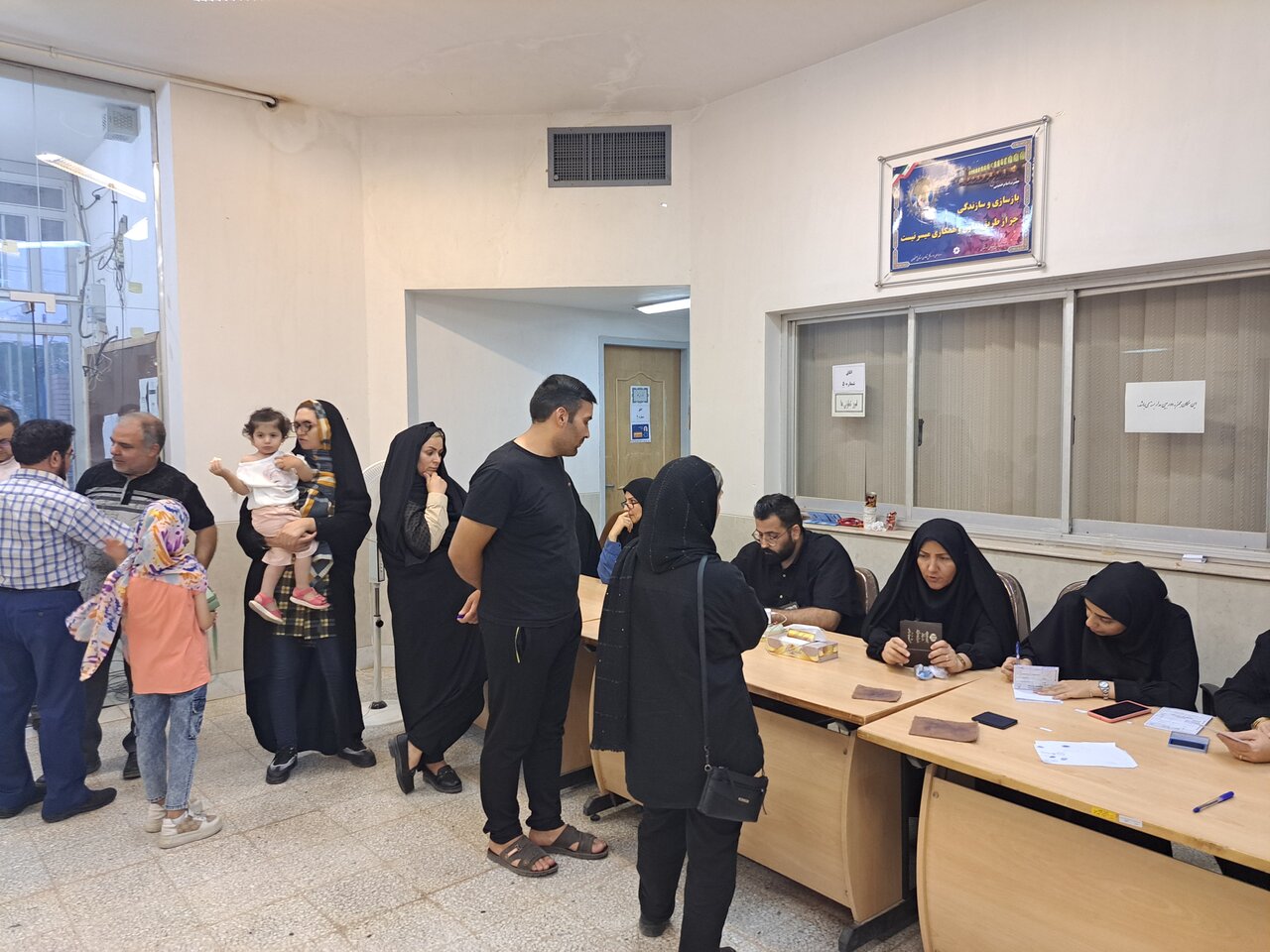 حضور حماسهساز مردم اردستان در پای صندوقهای رأی