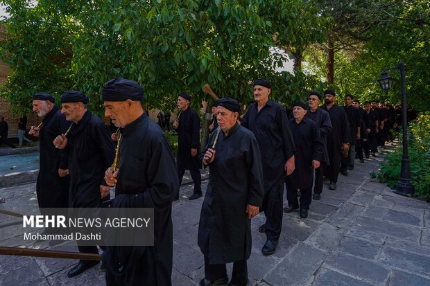 آیین طشت گذاری ماه محرم در مجموعه جهانی شیخ صفی الدین اردبیلی