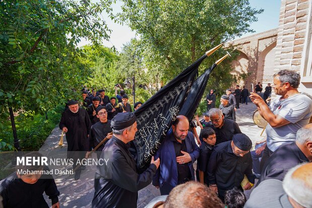 آیین طشت گذاری ماه محرم در مجموعه جهانی شیخ صفی الدین اردبیلی