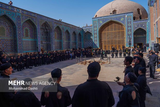 آیین طشت گذاری ماه محرم در مجموعه جهانی شیخ صفی الدین اردبیلی