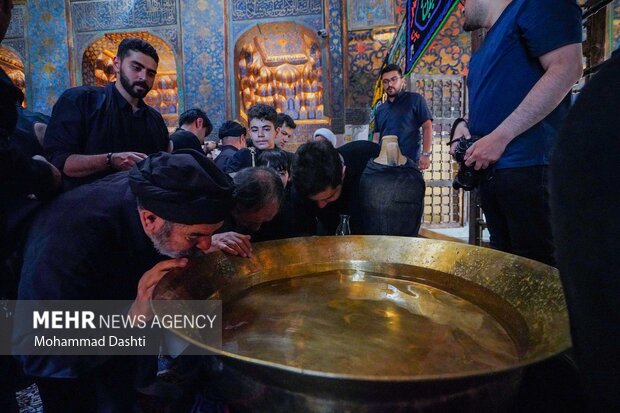 طشتگذاری رسم وفاداری به سقای نینوا