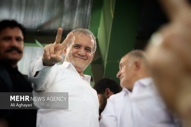 جشن پیروزی مسعود پزشکیان در شهرستان ایوان