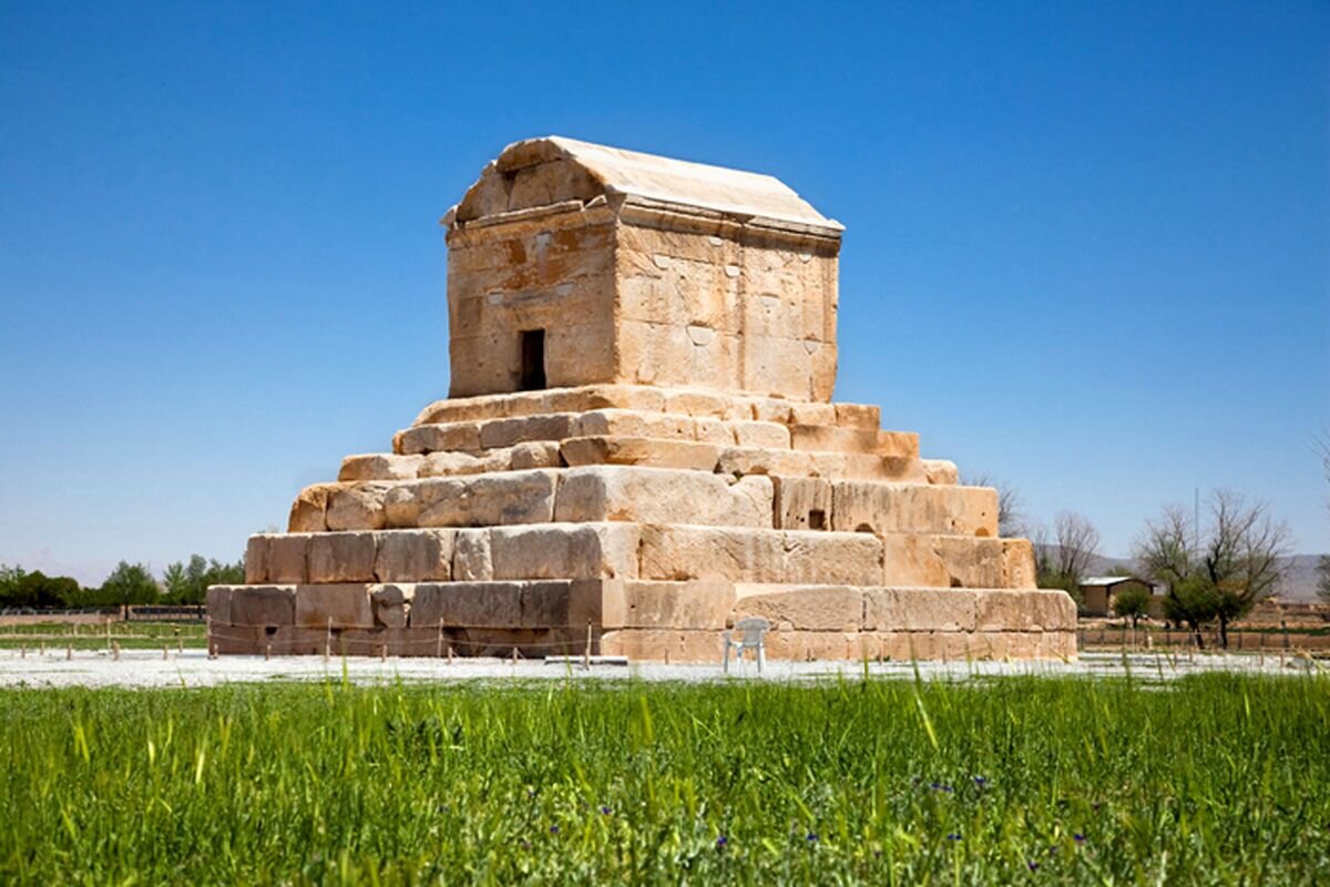 پیوستن ایران به یونسکو و ثبت اضطراری ارگ بم در فهرست میراث بشری 3
