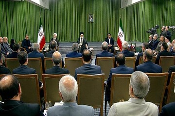 Ayetullah Hamanei bakanlar kurulu üyelerini Kabul etti