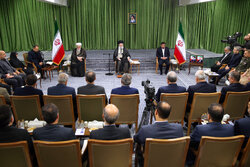 Leader receives officials of 13th Iranian government