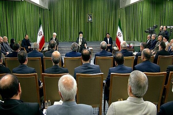Ayetullah Hamanei bakanlar kurulu üyelerini Kabul etti