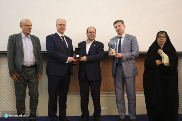 رئيس جامعة طهران يستقبل سفراء ورؤساء جامعيين من ثماني دول رئيس جامعة طهران يستقبل سفراء ورؤساء جامعيين من ثماني دول