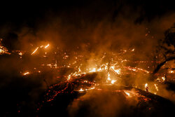 فرا گیر شدن آتش سوزی در دامنه ارتفاعات «کچل» گیلانغرب
