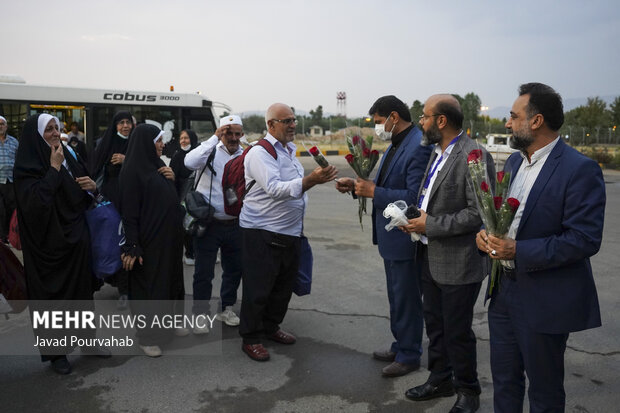 بازگشت اولین گروه پروازی زائران حج تمتع ۱۴۰۳