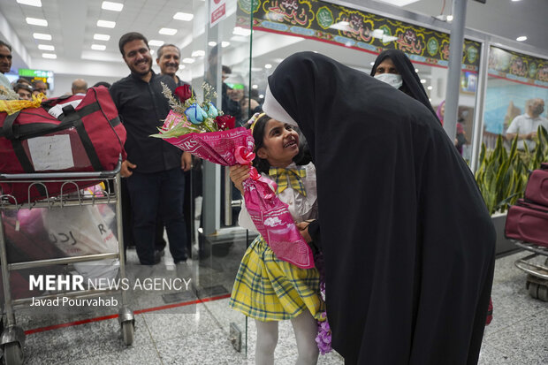 بازگشت اولین گروه پروازی زائران حج تمتع ۱۴۰۳