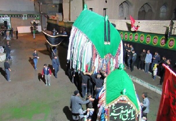 آیینهای عزاداری محرم در اردستان/مراسم شام غریبان خاص است