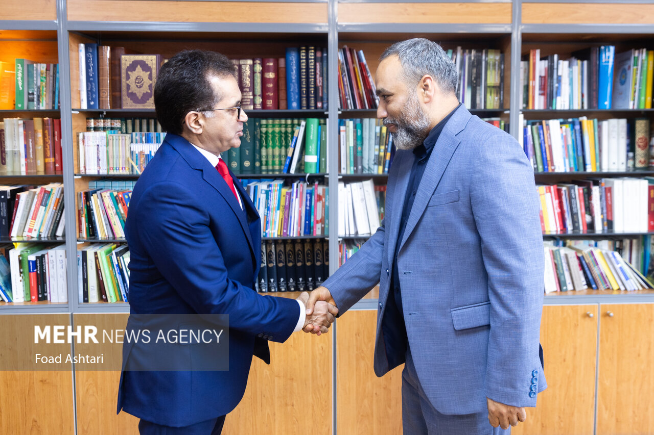 Pakistani amb. pays visit to Mehr, holds talks with CEO