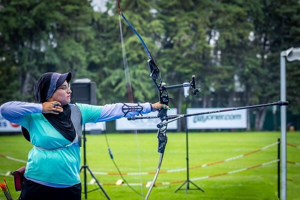 نشانهگیری تیروکمان در همکاری با مربی خارجی