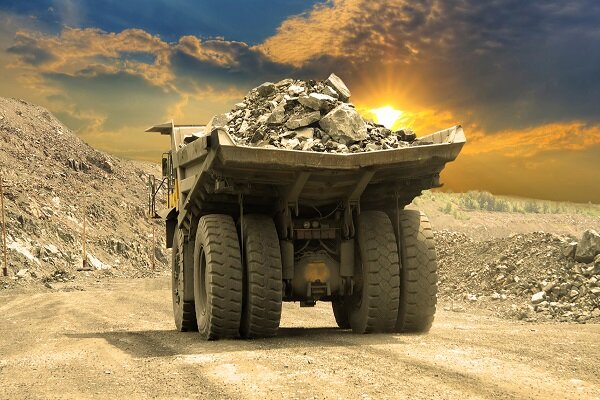 ۶۰ درصد بارهای معدنی حمل شده در زنجان بدون بارنامه هستند