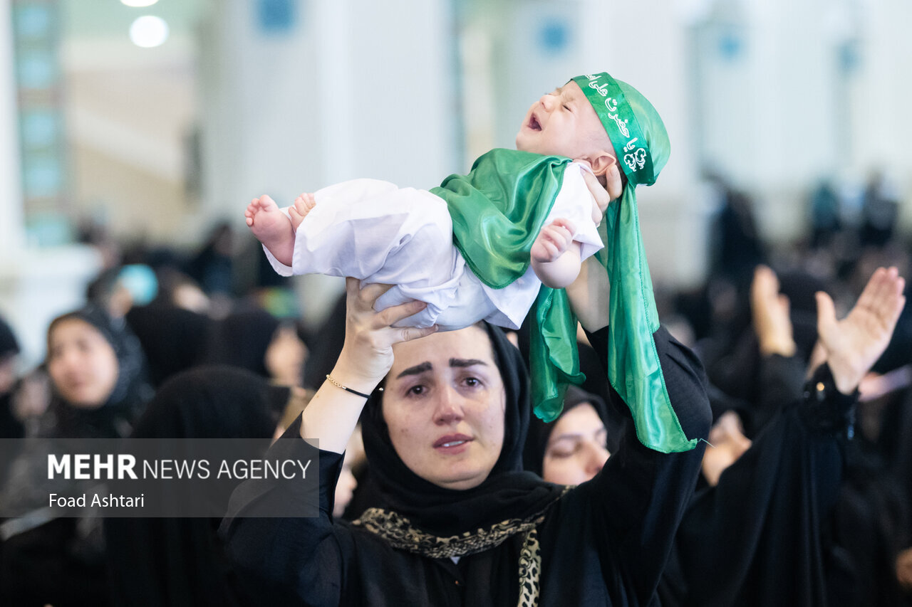 اجتماع بزرگ شیرخوارگان عاشورایی تهران در حال برگزاری است