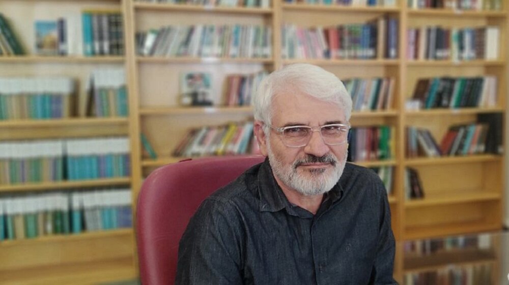 نگاه عمان سامانی به عاشورا عرفانی، و نگاه محتشم عاطفی است