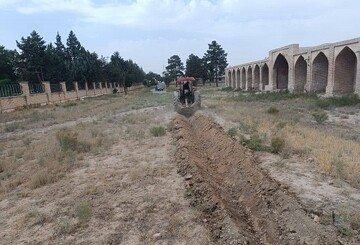 مرمت اضطراری دیواره جنوبی کاروانسرای ینگی امام آغاز شد