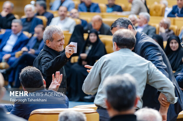 نشست نمایندگان ادوار و دوره دوازدهم مجلس با رئیس جمهور منتخب