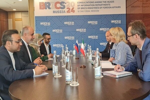 كنعاني يناقش مع نظيرته الروسية الآراء حول تعزيز التعاون الإعلامي بين إيران وروسيا