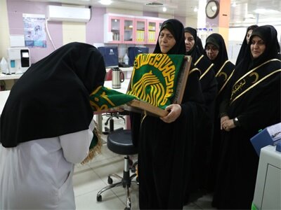 پرچمگردانی حرم امام رضا(ع) و تکریم حجاب و عفاف در شیراز انجام شد