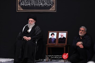 مراسم عزاداری شب تاسوعای حسینی(ع) با حضور رهبر انقلاب در حال برگزاری است