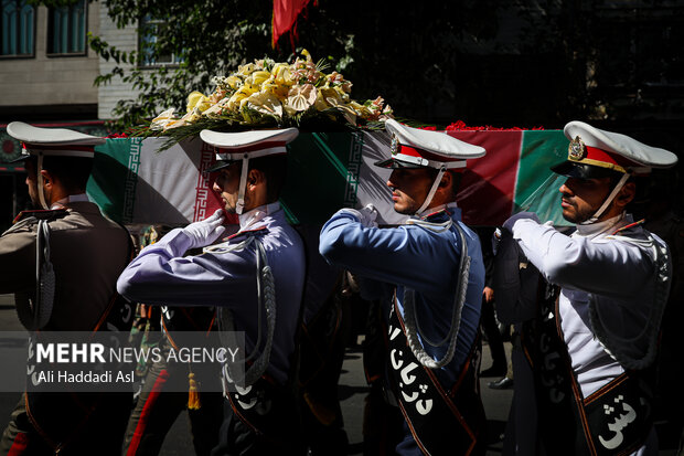 تشییع پیکر شهید گمنام در دانشگاه افسری امام علی(ع)