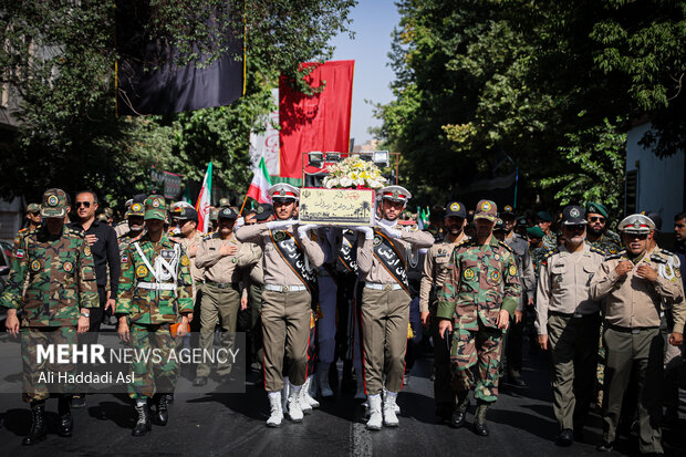 تشییع پیکر شهید گمنام در دانشگاه افسری امام علی(ع)