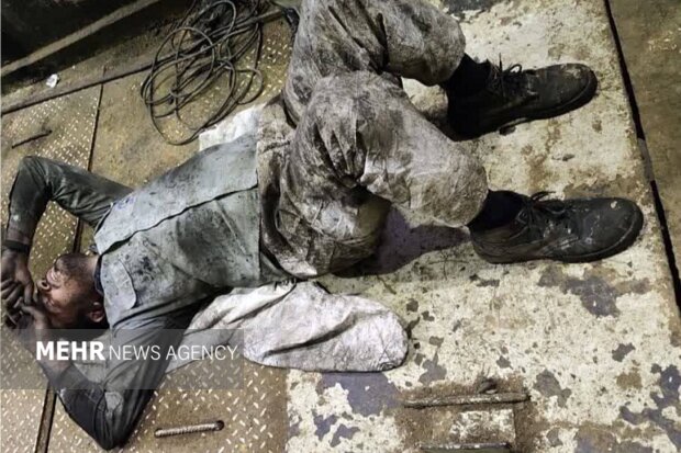 حس خوب خدمت به هموطنان/ کارگر فداکار اهوازی از حس خدمت میگوید