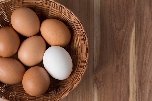 تخم مرغ قهوه‌ای رنگ نشانه بالا بودن ارزش غذایی آن نیست