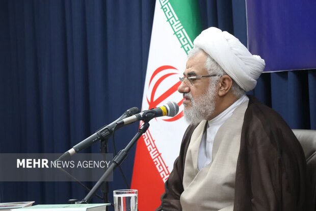 نماینده ولی فقیه در هرمزگان: شبکه مردمی هلال احمر برای عبور از بحرانها تقویت شود