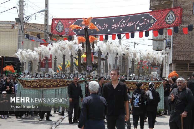 عزاداری مردم سیرجان در روز تاسوعا حسینی